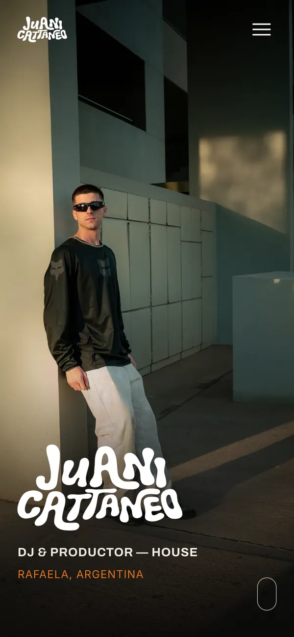 Portada de la web de Juani Cattaneo en celular